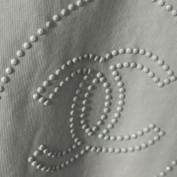 CHANEL S/S Tee with Beaded Logo CC (white) - Picture 3 of 6